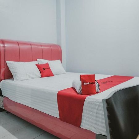 Reddoorz @ Jalan Pemuda Medan Hotel Buitenkant foto