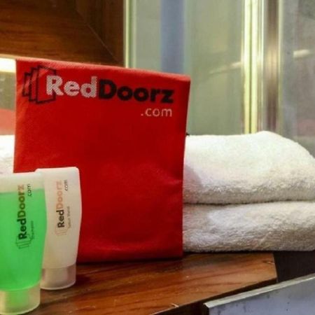 Reddoorz @ Jalan Pemuda Medan Hotel Buitenkant foto
