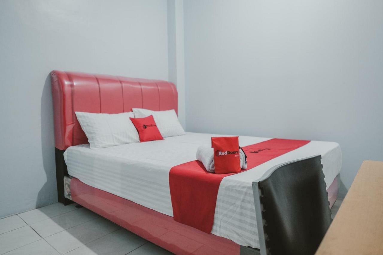 Reddoorz @ Jalan Pemuda Medan Hotel Buitenkant foto