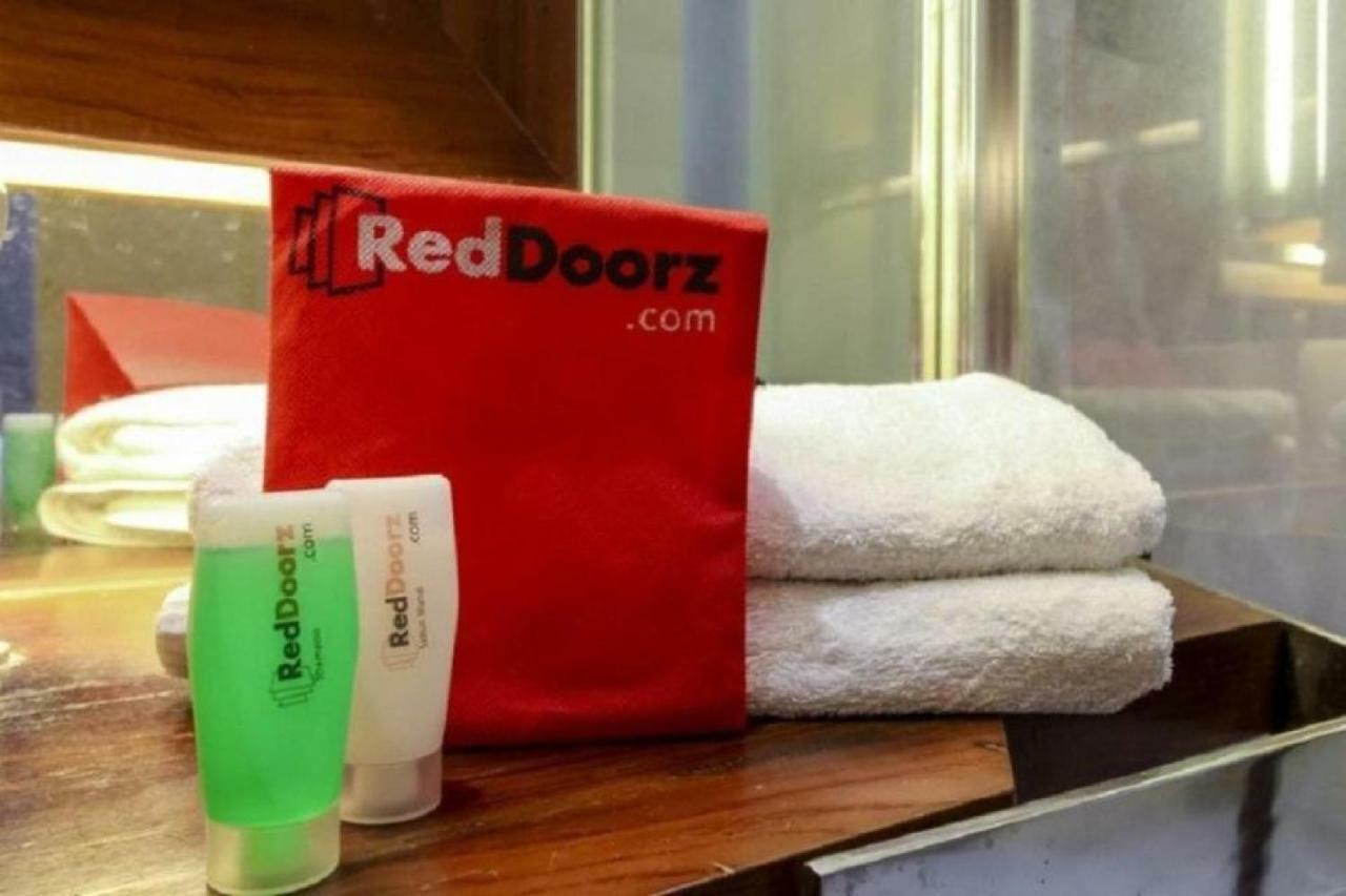 Reddoorz @ Jalan Pemuda Medan Hotel Buitenkant foto