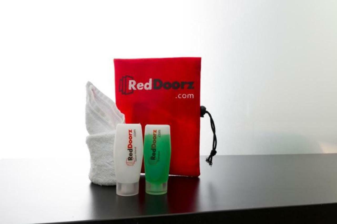 Reddoorz @ Jalan Pemuda Medan Hotel Buitenkant foto